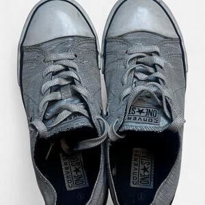 Grey‎ converse silver low Girls Size 3 EUC